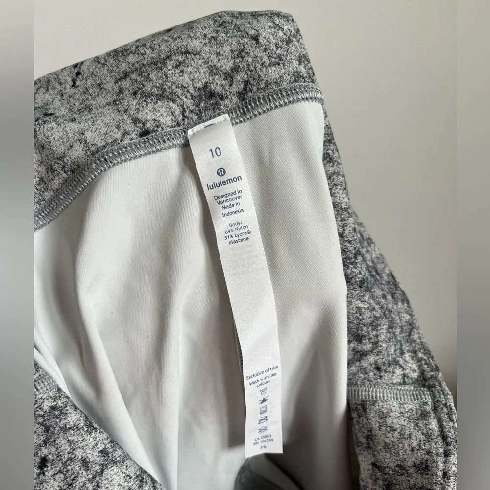 Lululemon Wunder Under Tight Luxtreme 28" - 
Antiqued Alpine White Multi - US 10 - Picture 7 of 7